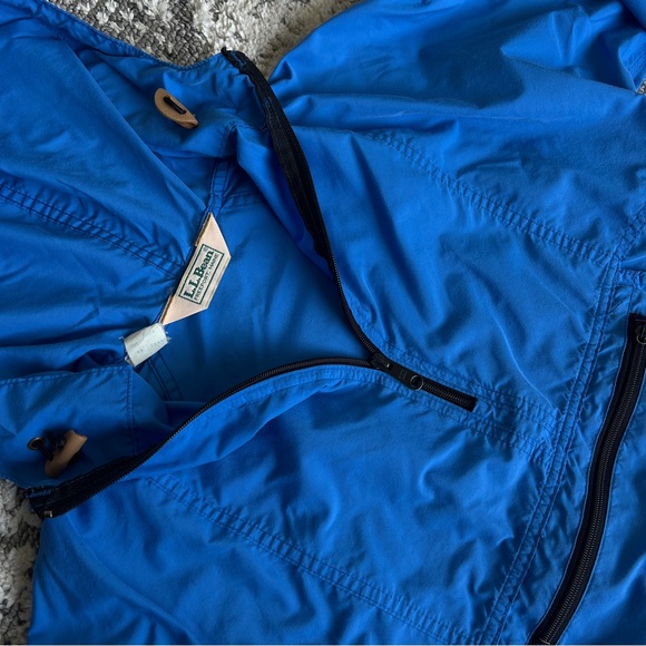 L.L.Bean Women’s Windbreaker - Picture 3 of 6